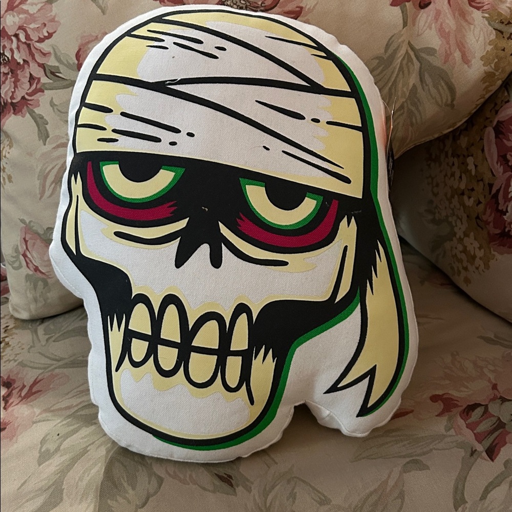 NWT Halloween throw pillow/ mummy